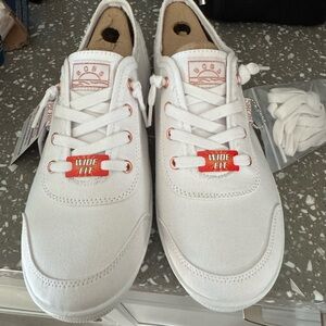NWT Skechers BOBS 8.5 Women’s (wide fit)